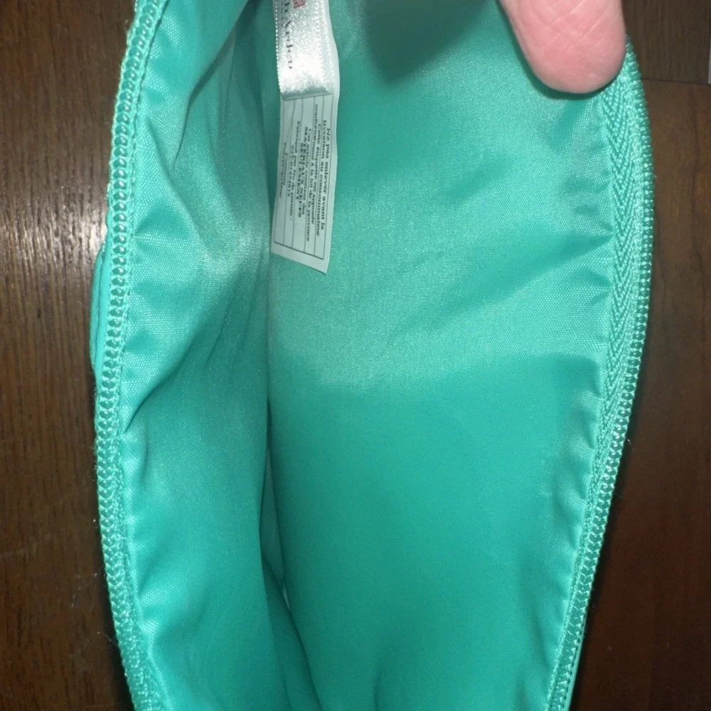 ELIZABETH ARDEN New York Green Clutch Medium Cosmetic Bag Pouch‎ Exterior Pocket